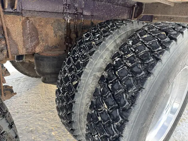 2005 PETERBILT 378 in Heavy Trucks in Saskatoon - Image 59