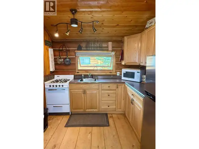 Cabin 4 Hatheume Lake Road Peachland, British Columbia in Houses for Sale in Penticton - Image 16