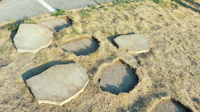 Patio Stones 25 in total...All are in excellent shape! in Other in St. Catharines - Image 3