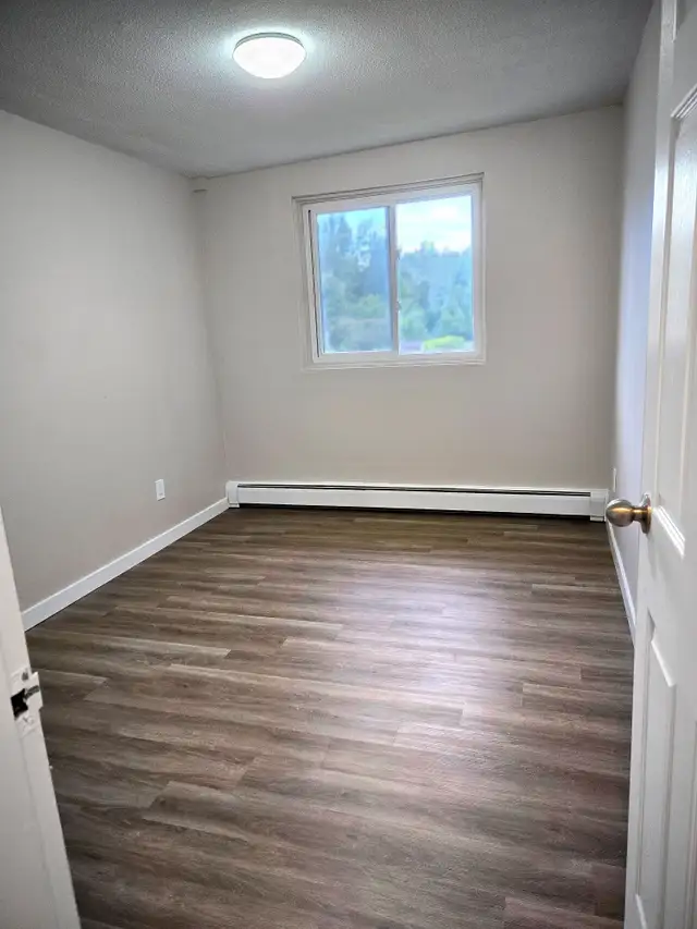 Cozy 2 Bedroom Apartment - 583-689 Barber Avenue in Long Term Rentals in Kitchener / Waterloo - Image 10