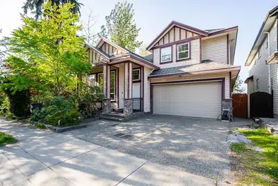 Top Quality built family home situated in the highly desirable neighbourhood of Sullivan Heights . T...