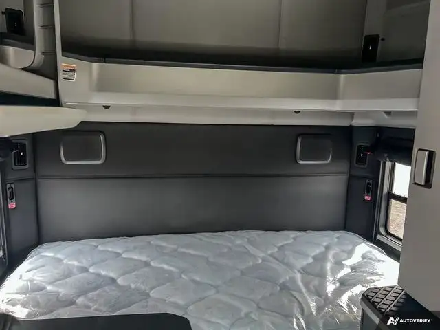 2025 Kenworth T680 in Heavy Trucks in Moncton - Image 22