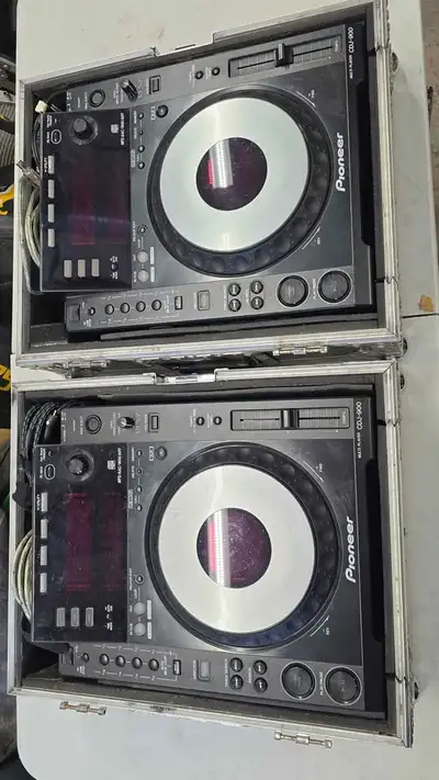 Pioneer CDJ 900 pair, View more