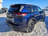 Command the road in this powerful, versatile 2024 Nissan Rogue AWD SV, delivering superior efficienc... (image 4)