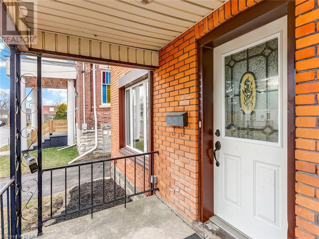 15 EDWARD Street Brantford, Ontario in Houses for Sale in Brantford - Image 3