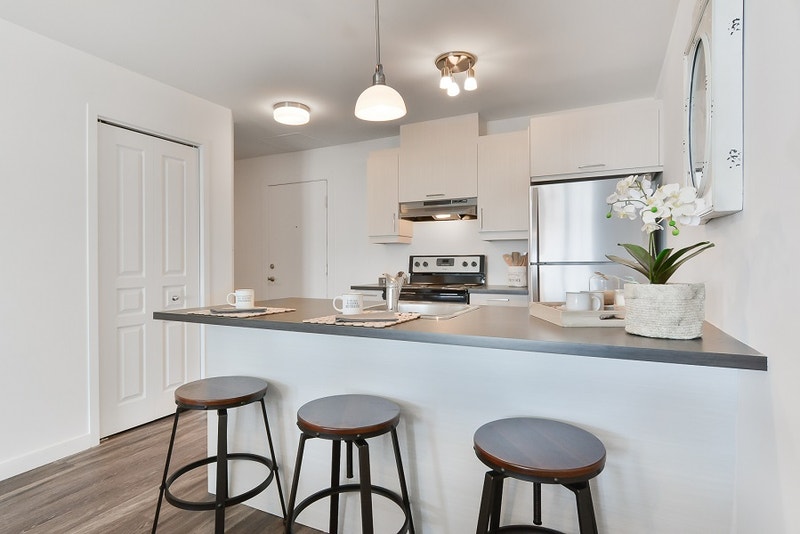 Brossard 3 1/2 Tout inclus Garage disponible Locations longue