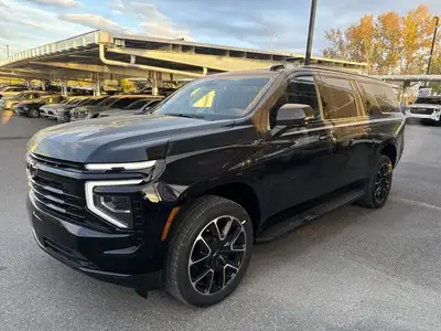 This CHEVROLET SUBURBAN delivers a L84 5.3L ECOTEC3 V8 ENGINE engine powering this Automatic transmi...