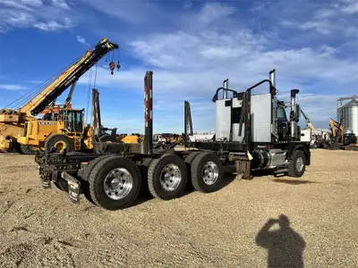 Almost new Headache Rack and Logging bunks with Scales. 9'6in. Was pulled off a 2022 Western Star. L...