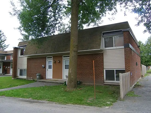 3 Bedrooms House for Rent - 120 Beaverbrook Lane in Long Term Rentals in Ottawa - Image 16