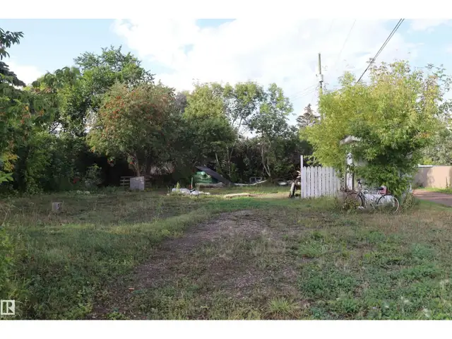 4210 50A Ave Stettler Town, Alberta in Land for Sale in Red Deer - Image 2