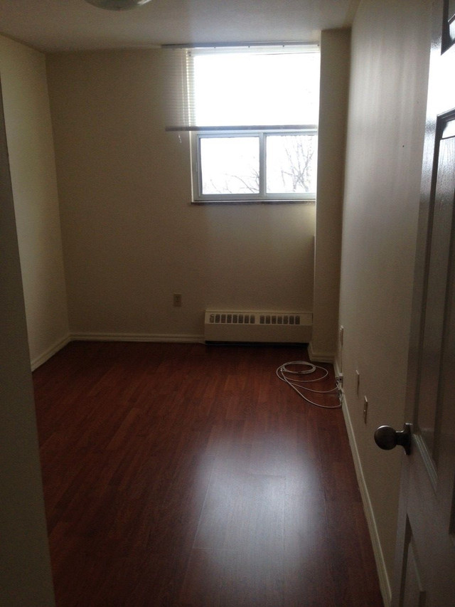 Spacious 3 bedroom apartment available now in Long Term Rentals in Hamilton - Image 3