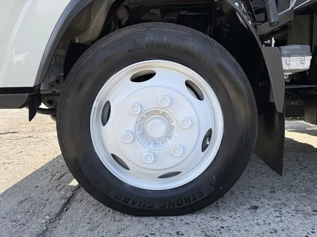 2019 Isuzu NRR 20 Foot Cube Van in Heavy Trucks in Delta/Surrey/Langley - Image 47