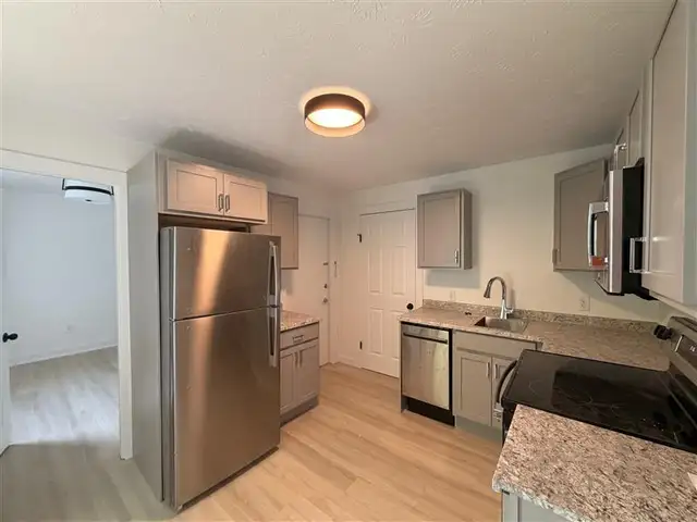 109 Germain Street Suite 2- 1st month rent FREE in Long Term Rentals in Saint John - Image 4