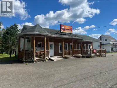 BEAU PROJET - INVESTISSEMENT. Cet emplacement servait de restaurant. Bâtiment et Terrain Commercial....