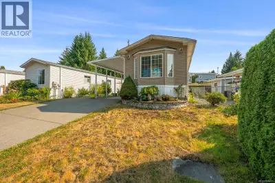 Welcome to #46-4714 Muir Road, located in the ever-popular Valley Vista Estates, a gated 55+ communi...