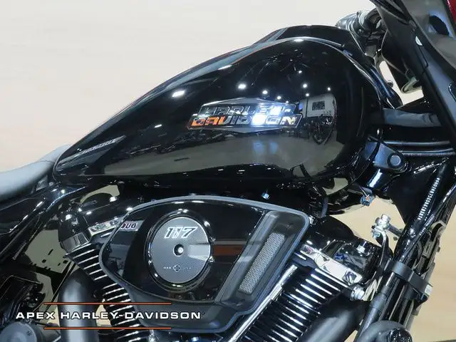 2025 Harley-Davidson FLHX - Street Glide in Sport Touring in Cambridge - Image 16