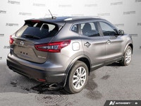 Sturdy and dependable, this 2023 Nissan Qashqai lets you cart everyone and everything you need. Vehi... (image 4)