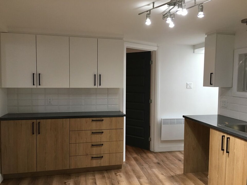 SUPERBE 4½ près du CentreVille rue StBonaventure RÉNOVÉ LIBRE