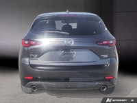 Le Mazda CX-5 GS AWD 2023 se distingue par son design raffiné et son allure sportive, fidèle au lang... (image 5)