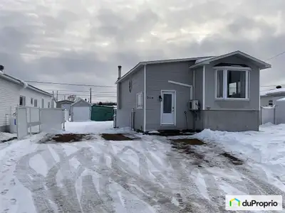 Maison mobile qui a eu plusieurs rénovations majeures, une visite vous charmera. Possédant 4 chambre...