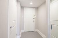 Akelius three bedroom apartment for rent. Located near Rosilyn in the Westmount neighborhood, Montre... (image 3)