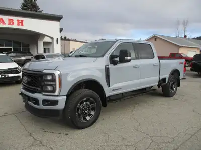 Step into serious capability and luxury with this 2024 Ford F-250 Lariat Ultimate Package. This Crew...