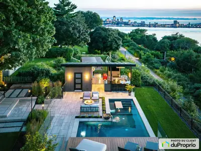 Vue exceptionnelle sur le fleuve St-Laurent. Magnifique propriété avec revenus (près de 30,000$/anné...