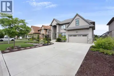 Gorgeous & Spacious, 7yr New Beauty! Tastefully done 5 brm, XL 2sty(just under 3000') 2.5bath Bright...