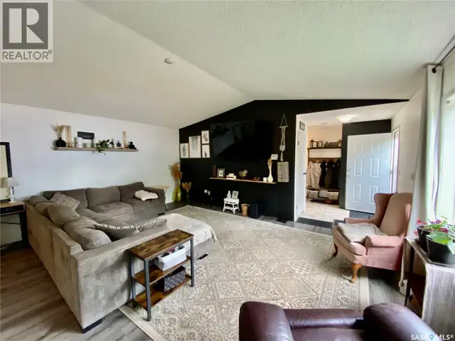 114 3 STREET E Carnduff, Saskatchewan in Houses for Sale in Regina - Image 5