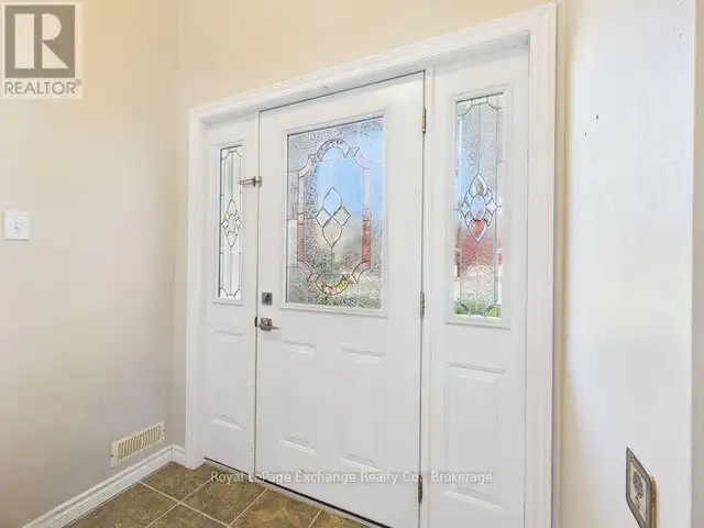 UPPER - 378 DUNCAN PLACE Kincardine, Ontario in Long Term Rentals in Owen Sound - Image 3