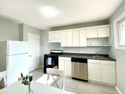 Upper- 252 Scott Street