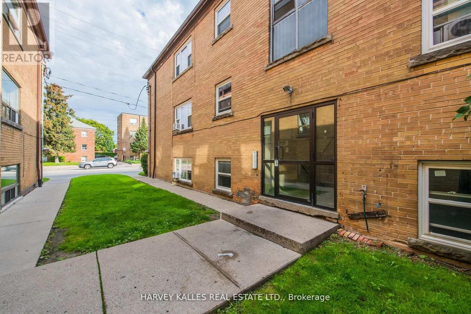 8 - 2905 ST CLAIR AVENUE E Toronto (O'Connor-Parkview), Ontario 4