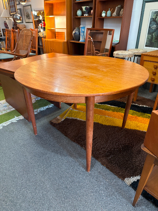 Mid century modern Round teak kitchen dining room table vintage in Dining Tables & Sets in Hamilton - Image 2