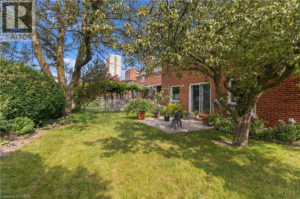 4-Bedroom 5-Level Backsplit for Sale in North York|Double Garage, photo 2 of 6
