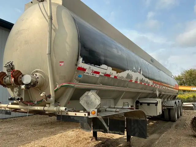 2006 ADVANCE 44,000L Tri/A Tanker Trailer in Heavy Equipment in St. Albert - Image 4