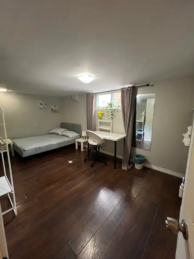 Furnished Room Private Bathroom & Kitchenette