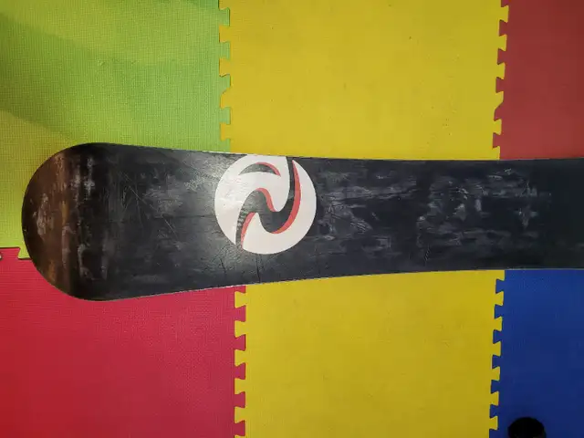 ROSSIGNOL Diva Snowboard 155 cm with Lamar bindings (large) in Other in Calgary - Image 11