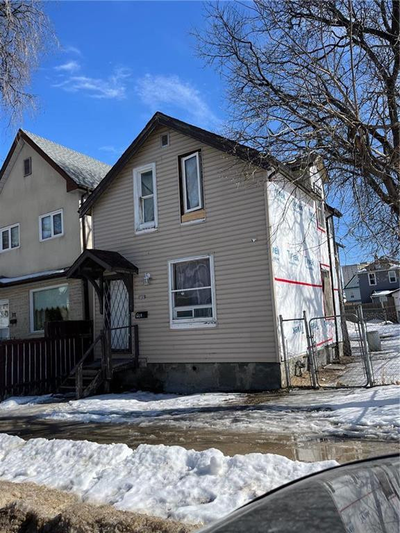 613 Langside Street Winnipeg, Manitoba in Houses for Sale in Winnipeg