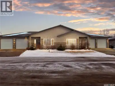 Nestled in the prestigious Lynbrook Golf Club community, this luxury condo is the epitome of refined...