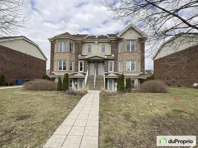 Découvrez un espace de vie exceptionnel et lumineux de 1 174 pi², idéalement situé dans un secteur p...