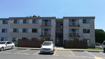 "Leasehold" 3 bdrms expires in 2087, with balcony and in-suite storage. Shared Laundry. Rental allow...