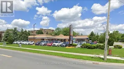 Excellent retail/medical space in Cedar's Plaza. Currently built-out as medical offices but many ret...