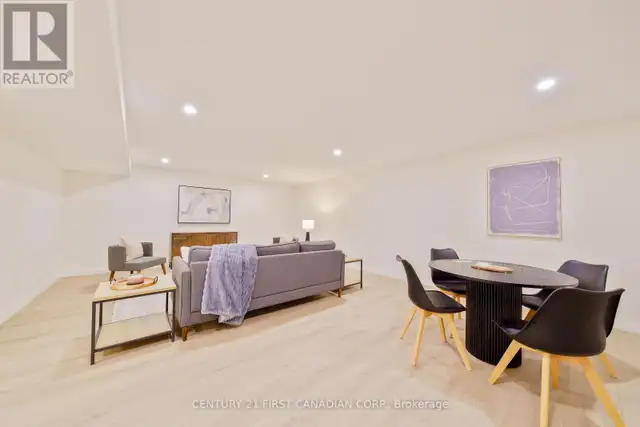 8 - 32 POSTMA CRESCENT North Middlesex (Ailsa Craig), Ontario in Houses for Sale in Grand Bend - Image 24