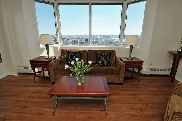 HUGE 650 Sq Ft - Upgraded 1 BEDROOM AVAILABLE NOW #2116   $177562864751652609121