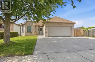Investment Opportunity Legal Duplex! Whether you're an investor looking to grow your portfolio, a ho...