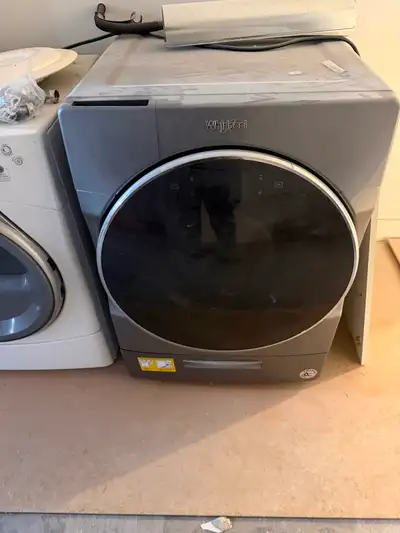 Laveuse et sécheuse de marque Samsung.