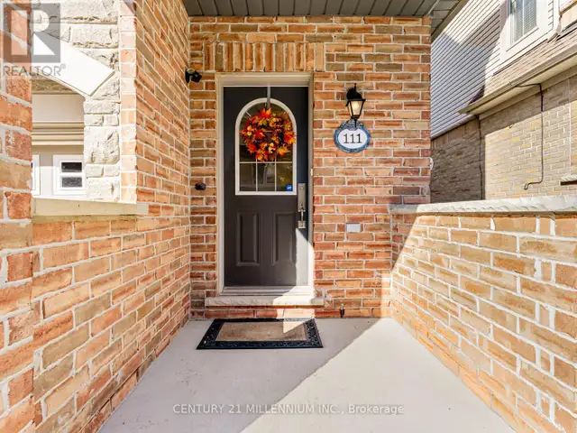 111 CEDAR LAKE CRESCENT Brampton (Bram West), Ontario in Condos for Sale in Mississauga / Peel Region - Image 4
