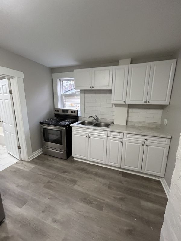Welcome to your newly updated 2-bedroom, 1-bathroom haven at 545 in Long Term Rentals in Sudbury - Image 4