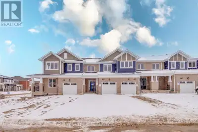 Beautiful , bright and spacious 3 Bedrooms, 3 Washrooms Townhouse located in the highly sought-after...