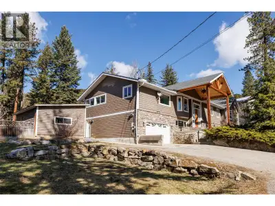 GIANT SHOP!! comes with a 6 bedroom suited home. 2700 Sq ft Shop with 400amp Power, Heated and Cold...